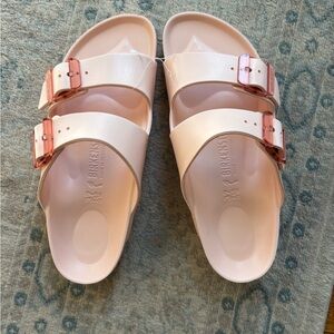 Birkenstock Arizona NWT Pink Sandals with Rose Gold Buckles